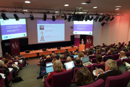 Michel Cosnard, président du Hcéres, faisant l'introduction du colloque dans un amphithéatre